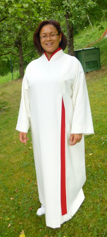 Damenalbe mit seitlicher Falte
