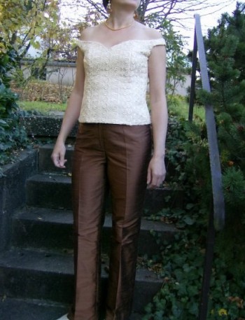 Spitzencorsage und Hose